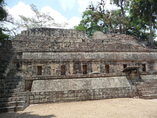 Westhof mit Tempel 11