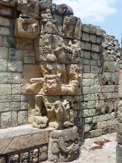 Der Pawahtun - richtiger Koloss der das Himmelband hält am Eingang zu Tempel 22