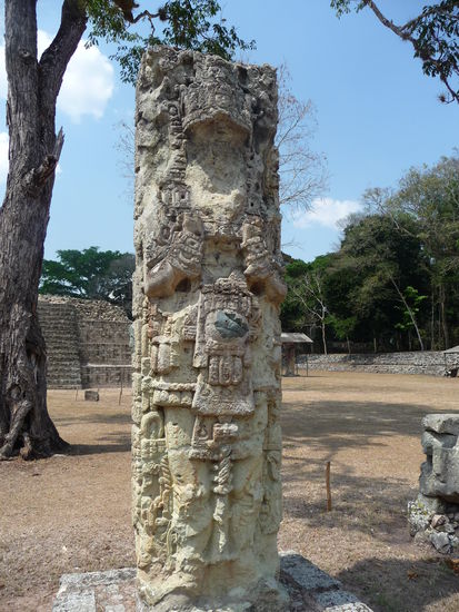 Stele 3 auf dem Großen Platz in Copan