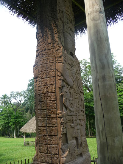 Stele F