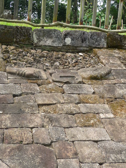 Stein auf der Südwand der Acropolis