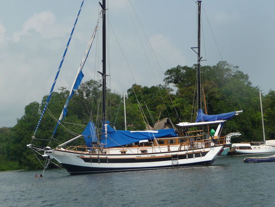 Private Segelboote am Rio Dulce