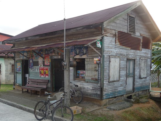 Typische Häuser in Livingston deren afrikanischen Ursprung man sehen kann