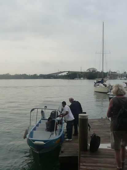 Ankunft mit dem Boot im Wassercamp am Rio Dulce