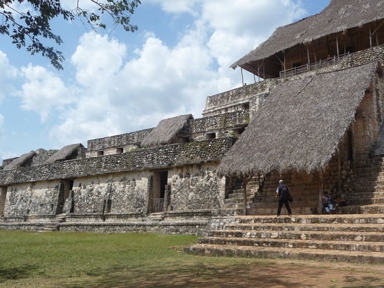Akropolis linker Flügel