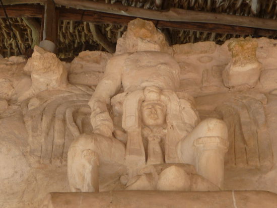 Figuren in der Akropolis