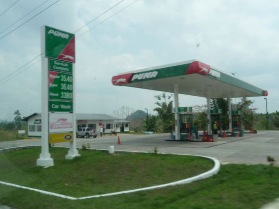 Hier kaufte ich nicht etwa meine neusten Pumasportschuhe da es hier leider nur Sprit gab.Die Tankstellenkette Puma habe ich häufig in Guatemala gesehen