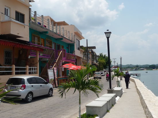 Uferpromenade in Flores