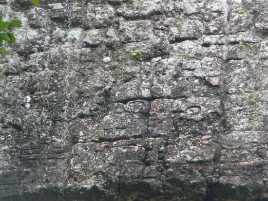 Wenn man genau hinschaut kann man Schriftzeichen erkennen