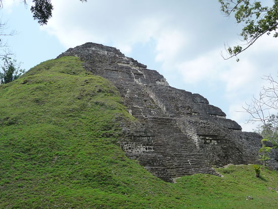 Große Pyramide der Mundo Periode Gruppe
