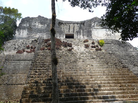 Ein weiterer Tempel im Komplex P