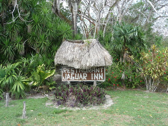 Eingang Hotel in Tikal