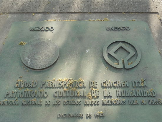 Tafel die Chichen Itza als Unesco Weltkulturerbe führt