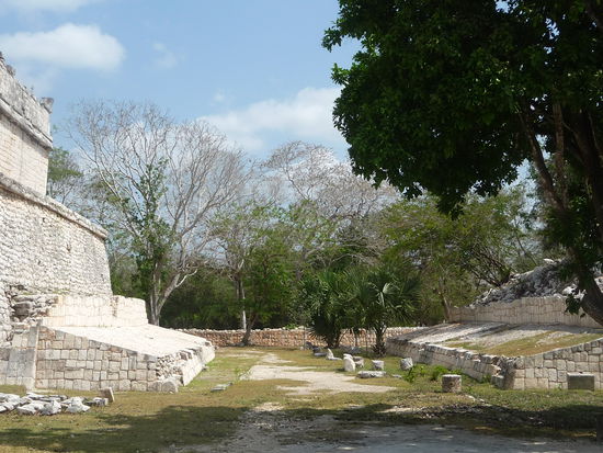 Kleiner Ballspielplatz am Roten Haus