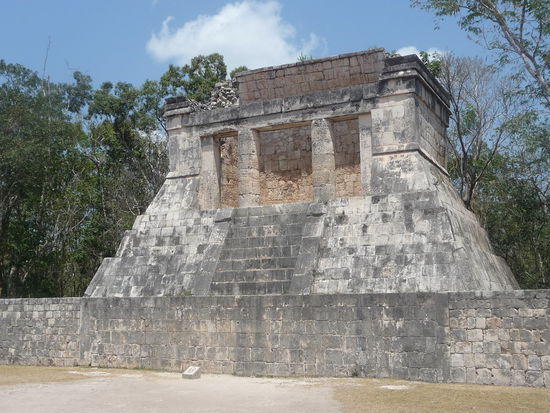 Nordtempel am großen Ballspielplatz