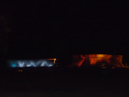 Venusplattform und links Plattform der Adler und Jaguare