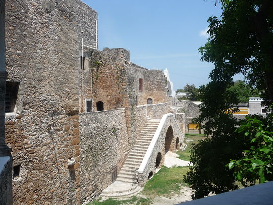Außenmauer des Klosters