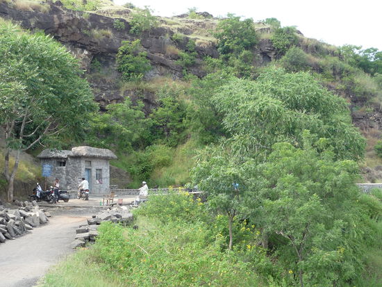 Eingang und Kasse - Eintritt 100 Rupie