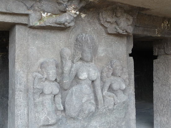 Wunderschöne Friese in den Aurangabad Höhlen