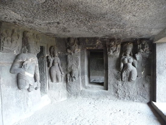 Wunderschöne Friese in den Aurangabad Höhlen