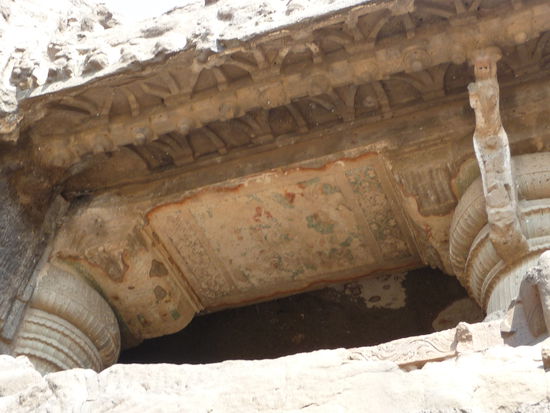 Jain Tempel 33 mit Farbresten an der Decke