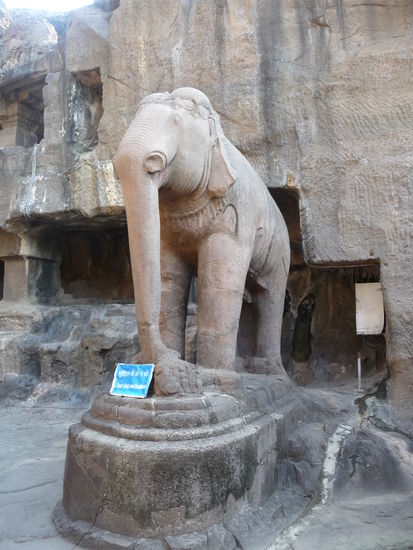 Elephant im Jain Tempel 32