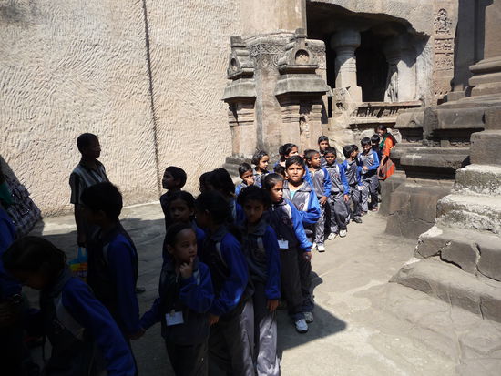 Indische Schulklasse im Jain Tempel 32