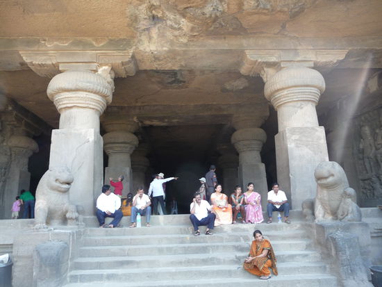 Hindu Tempel 29 Eingang - Dieser Tempel hat viele Ähnlichkeiten mit den Elephanta Höhlen bei Mumbai