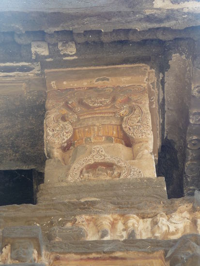 Hindu Tempel 16 hier noch sehr schön zu sehen die Farbverzierungen womit früher ein großer Teil des Tempels versehen war