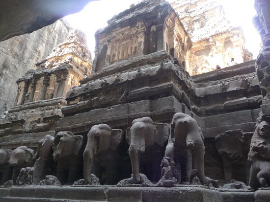Hindu Tempel 16 Elephanten an der Rückseite des Haupttempels