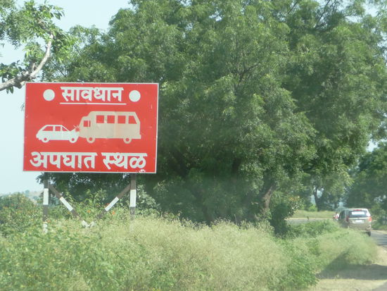 Dieses Warnschild vor Unfällen habe ich an der Strecke oft gesehen