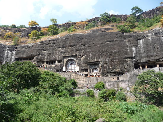 Blick auf die Ajanta Höhlen