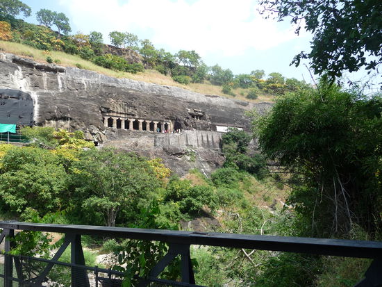 Blick auf die Ajanta Höhlen