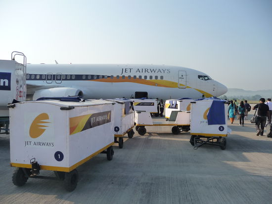 Die letzten Koffer werden verladen