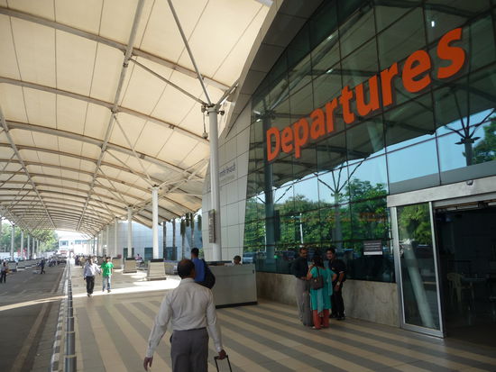 Zufahrt zum nationalen Terminal von Mumbai