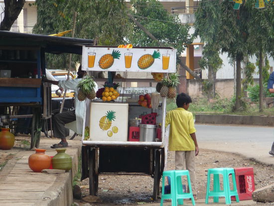 Und auch frisch gepreßten Orangen und Ananassaft gab es