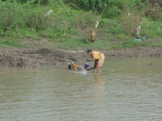 und hier ist man noch dabei die Wäsche zu waschen
