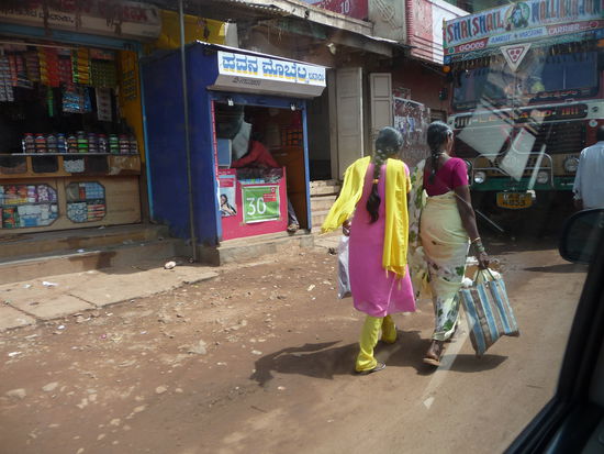 Eindrücke auf der Fahrt zum Agastya See in Badami
