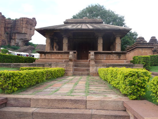 Ein weiterer Tempel am Agastya See in Badami