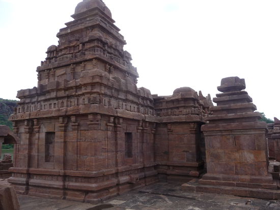 Malagatti Shivalaya Tempel am Agastya See in Badami