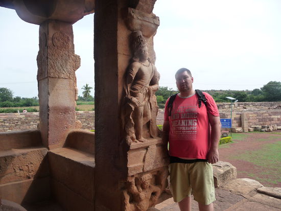 Ich vor dem Durga Tempel