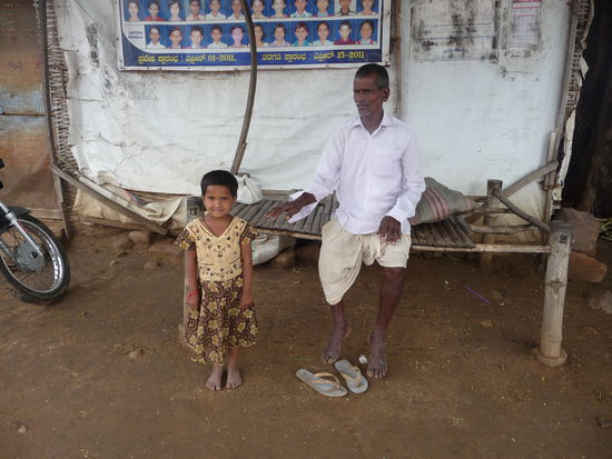 Dieses süße und liebe Mädchen war anfangs sehr schüchtern und war danach sehr stolz das ich von Ihr ein Foto machte. Ich hätte es am liebsten mit nach Deutschland genommen aber das geht ja leider nicht so einfach.  Es wohnt im Dorf direkt neben der Tempelanlage.