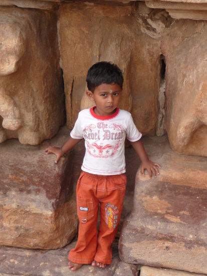 Kleiner Besucher am Virupaksha Tempel
