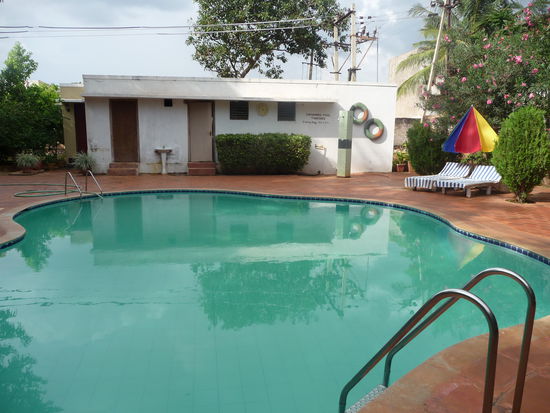 Hotelanlage Badami mit Pool