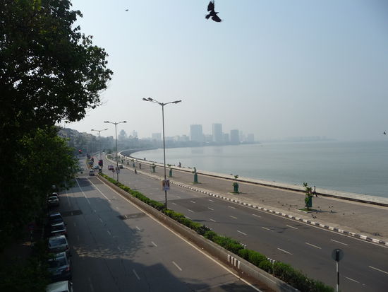 Marine Drive am frühen Morgen - Die Flaniermeile der Mumbaier und der Touristen