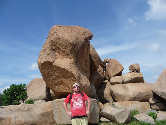 Ich auf dem Hemakuta Hill