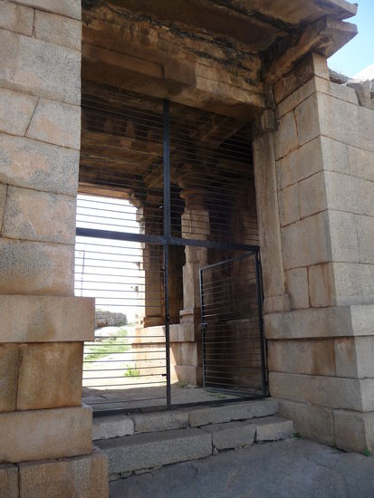 Tempel auf dem Hemakuta Hill