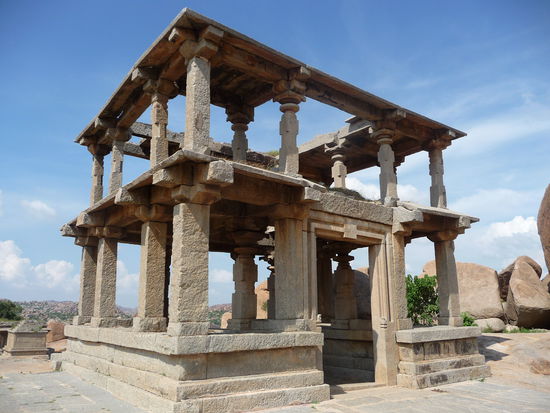 Tempel auf dem Hemakuta Hill