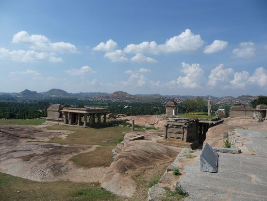 Tempel auf dem Hemakuta Hill