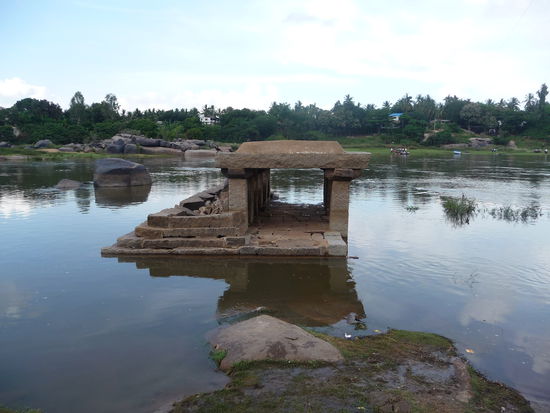 Am Tungabhadra Fluss in Hampi